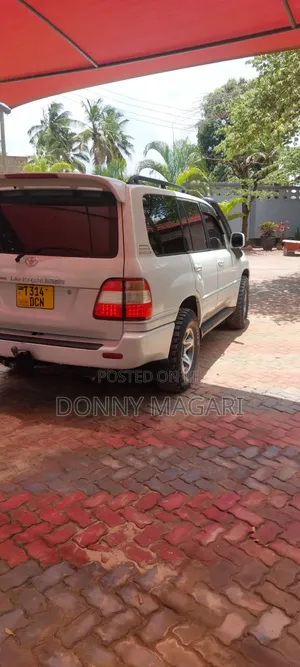 Toyota Land Cruiser 2017 White