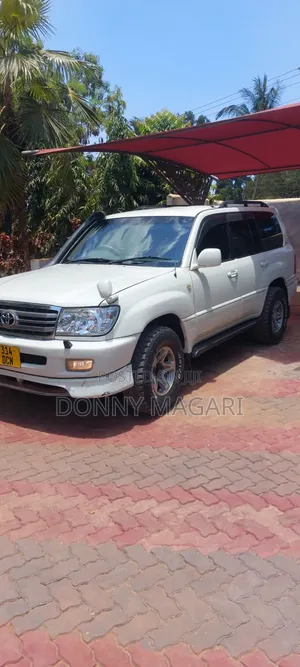 Toyota Land Cruiser 2017 White