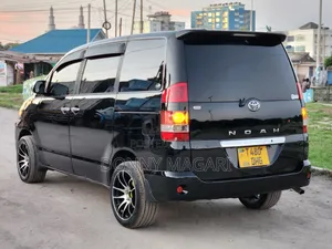 Toyota Noah 2001 Black