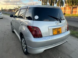 Toyota IST 2003 Silver