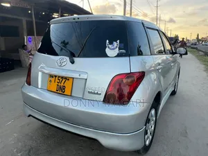 Toyota IST 2003 Silver