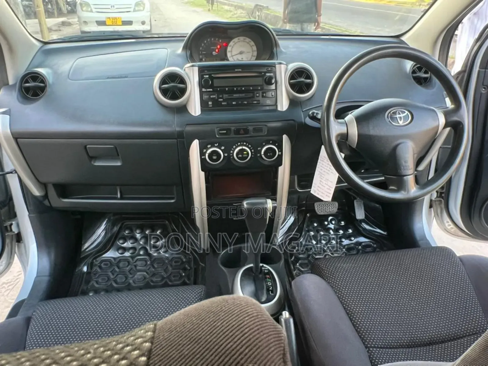 Toyota IST 2003 Silver