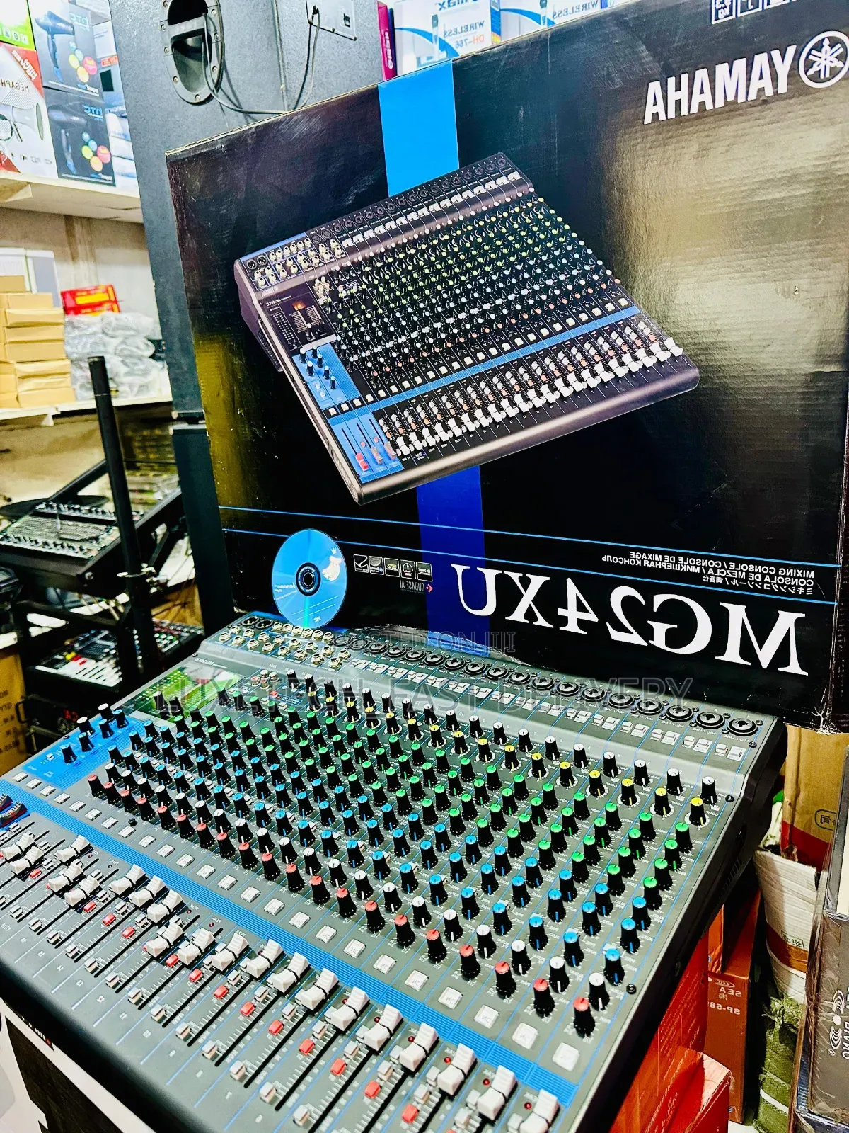 Yamaha Mg24xu Professional-Grade 24-Channels Mixing Console