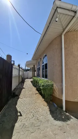 5bdrm Bungalow in Mbezi Beach Makonde for sale