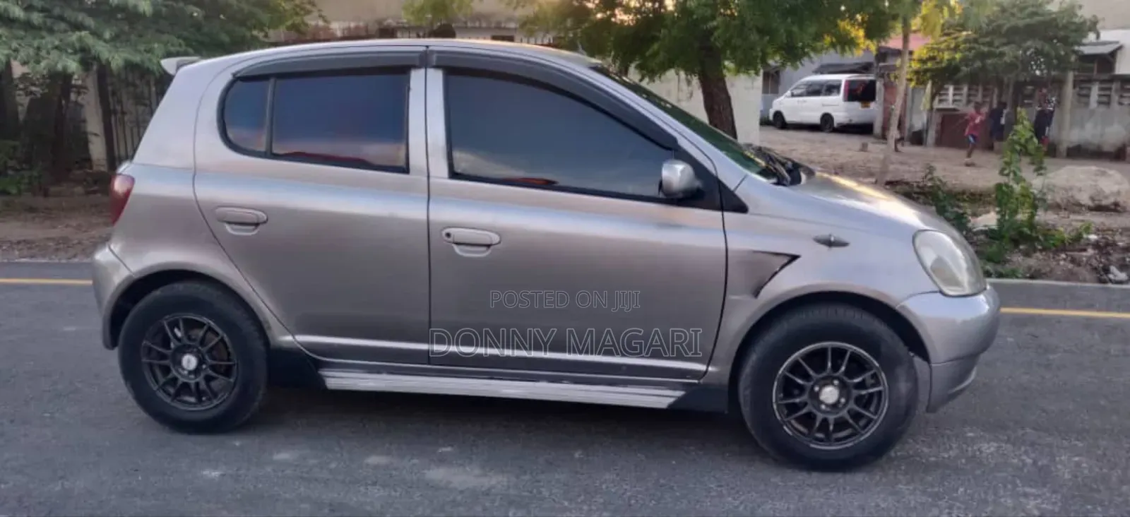 Toyota Vitz 2004 Gray