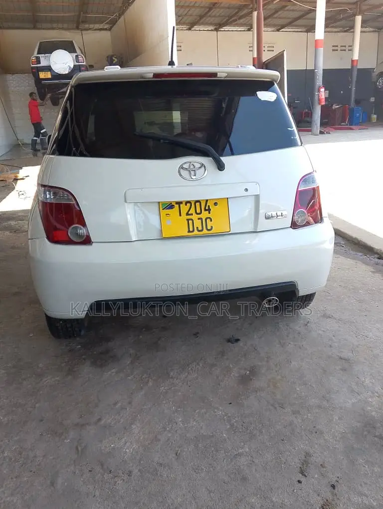 Toyota IST 2005 White