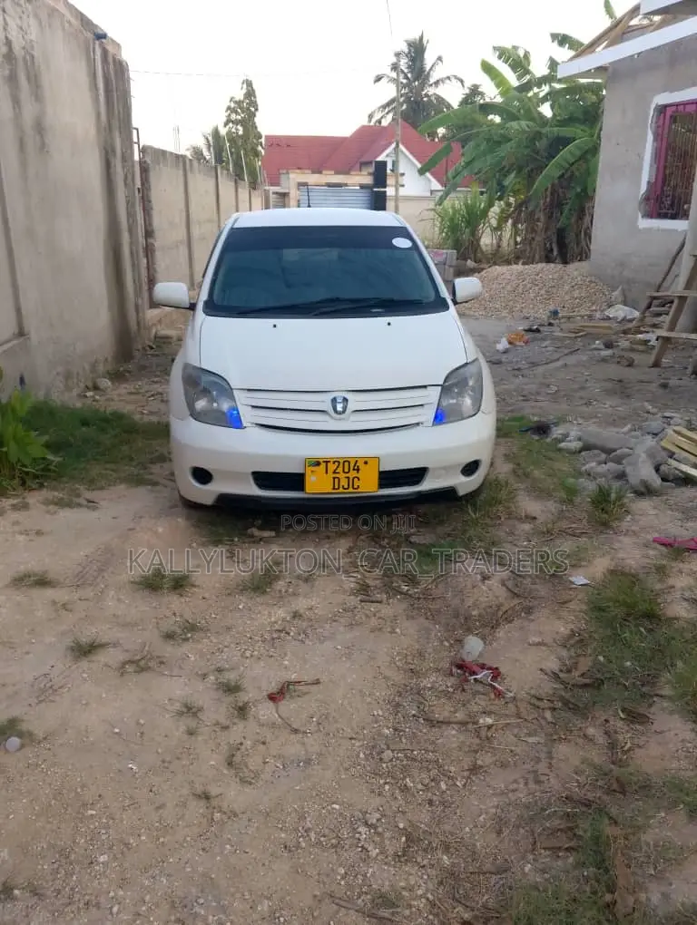 Toyota IST 2005 White