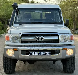Toyota Land Cruiser 2015 White