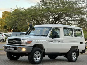 Toyota Land Cruiser 2015 White