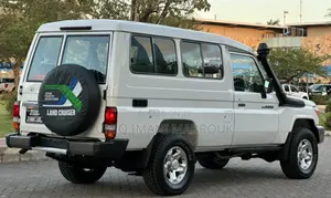 Toyota Land Cruiser 2015 White