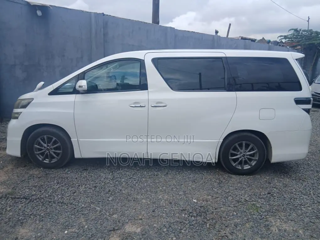 Toyota Vellfire 2009 White