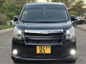 Toyota Noah 2.0 158hp FWD (7 Seater) 2008 Black