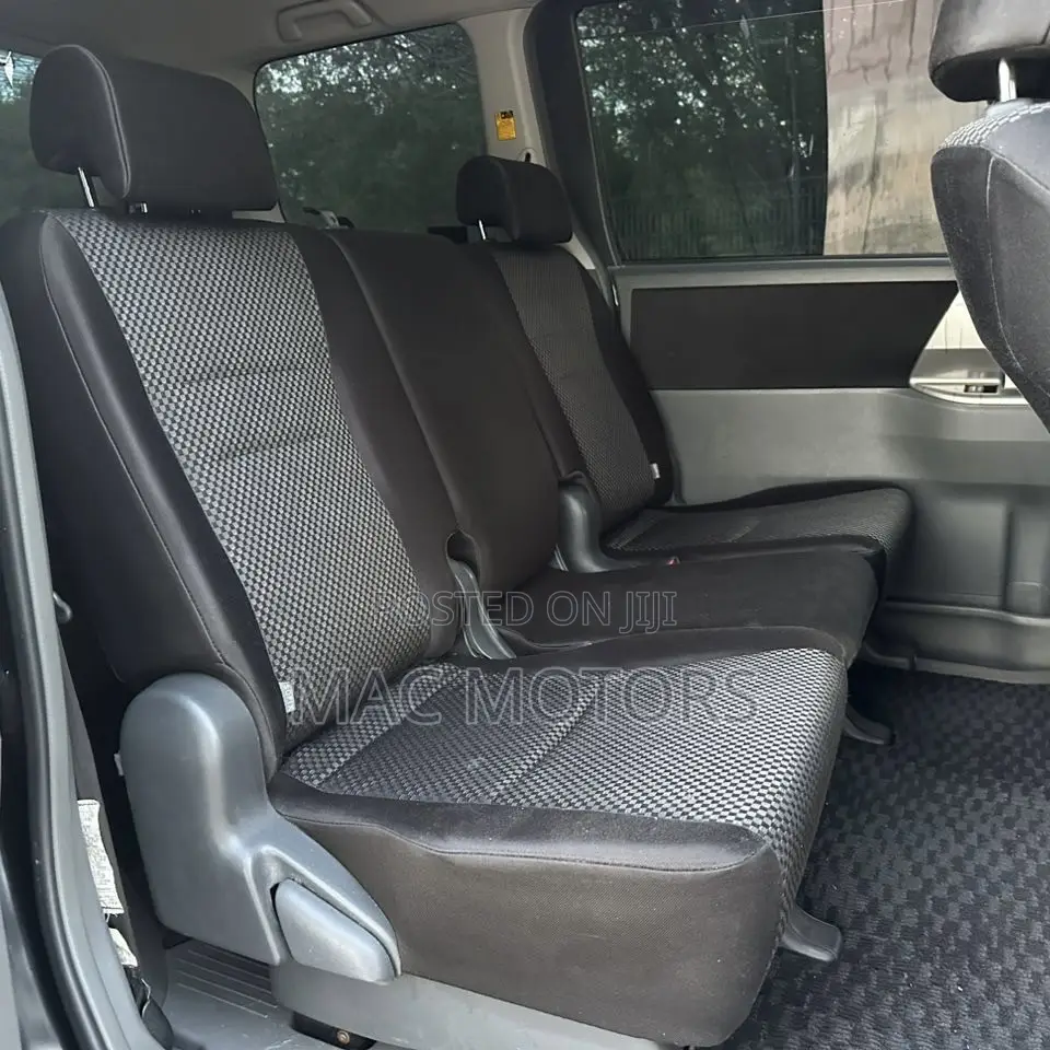 Toyota Noah 2.0 158hp FWD (7 Seater) 2008 Black