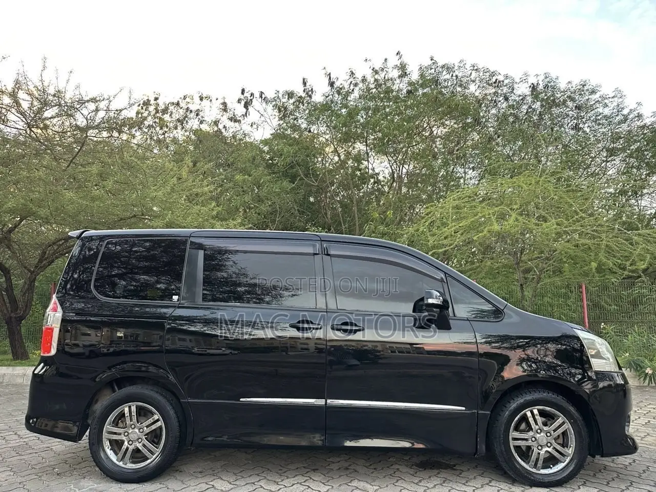 Toyota Noah 2.0 158hp FWD (7 Seater) 2008 Black