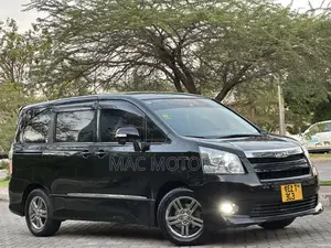 Toyota Noah 2.0 158hp FWD (7 Seater) 2008 Black