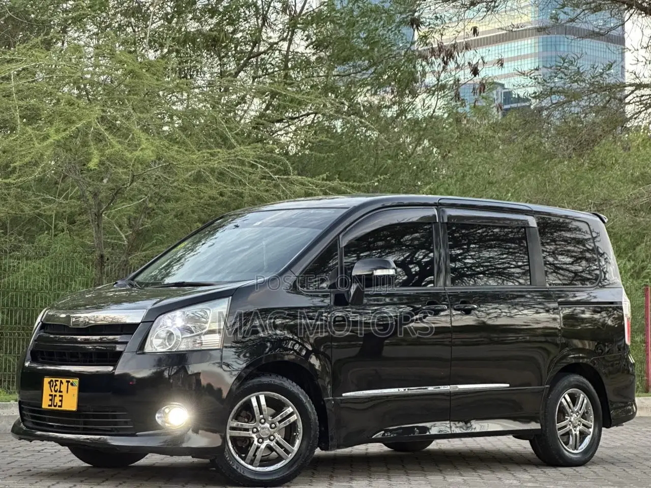 Toyota Noah 2.0 158hp FWD (7 Seater) 2008 Black