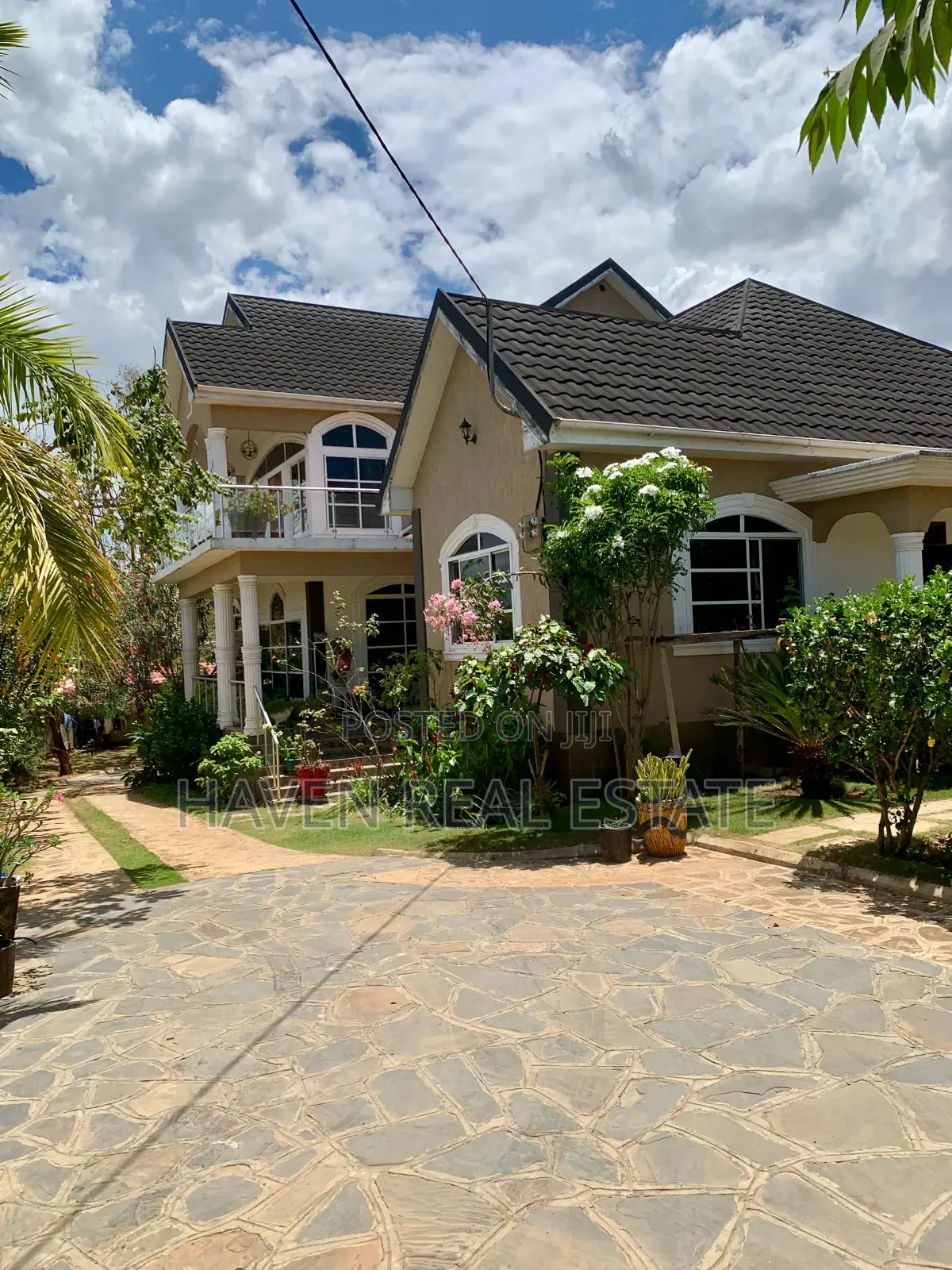 5bdrm House in Goba for sale