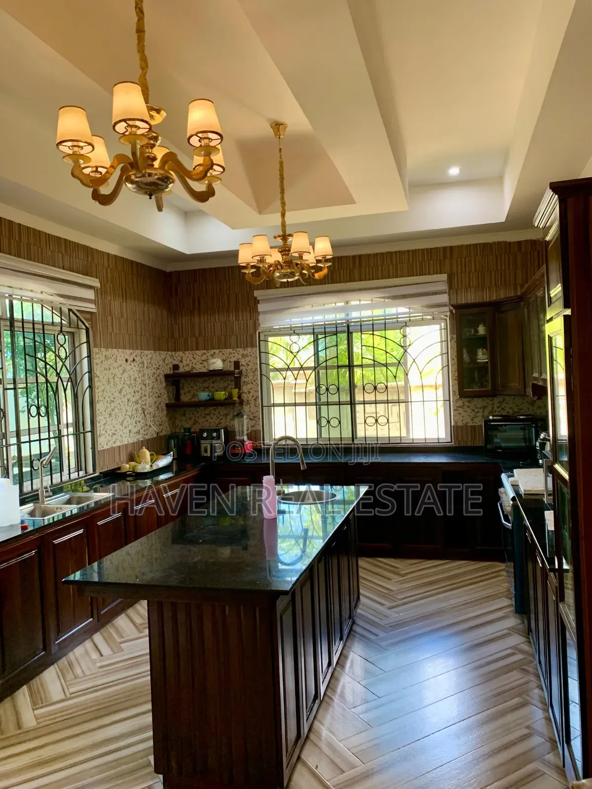 5bdrm House in Goba for sale