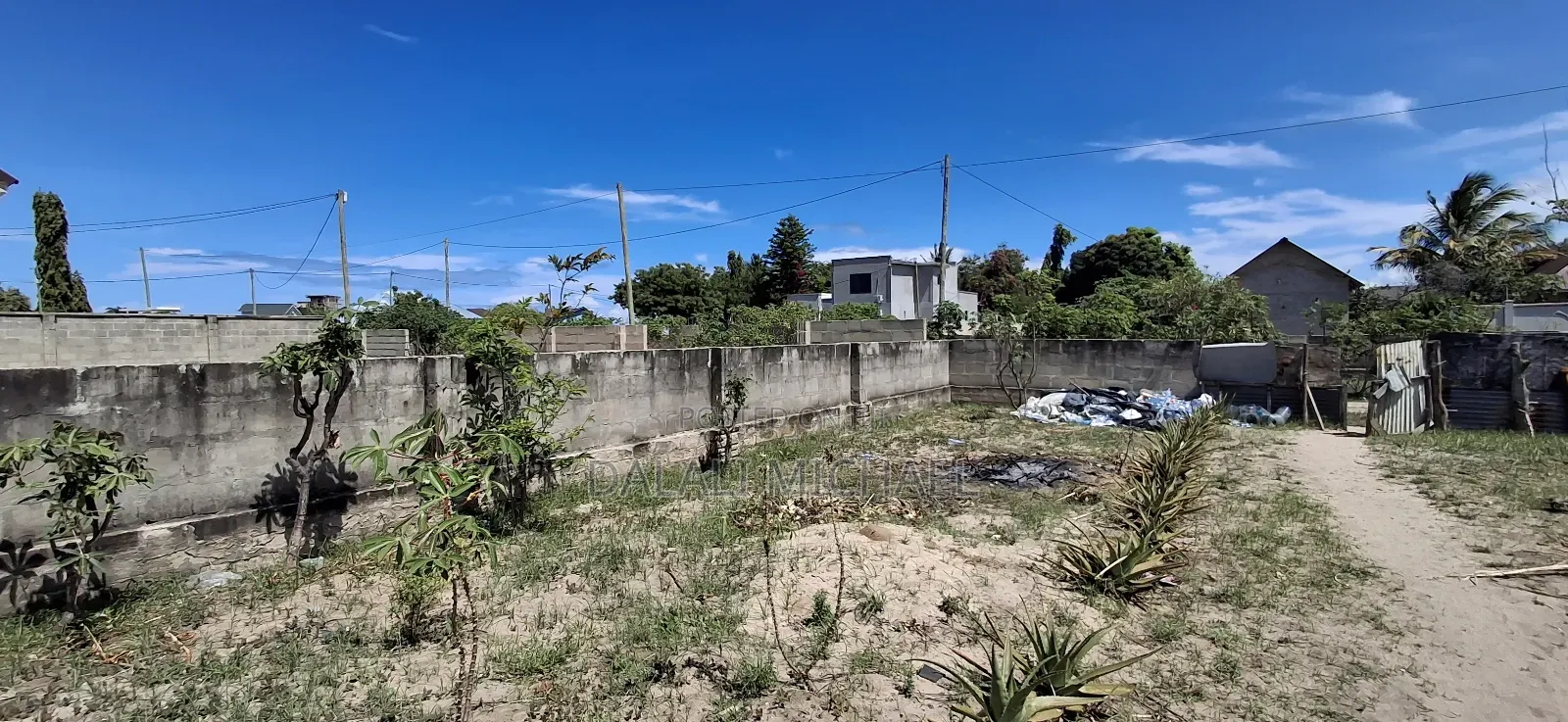 Kiwanja Kinauzwa Mbweni Mpiji