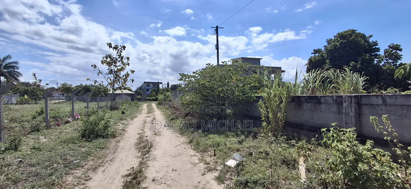 Kiwanja Kinauzwa Mbweni Mpiji
