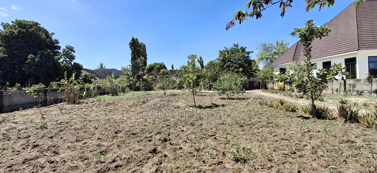 Kiwanja Kinauzwa Mbweni Mpiji