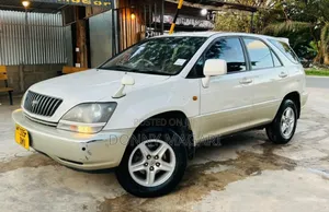 Toyota Harrier 2002 Gold