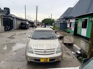 Toyota IST 2004 Gold