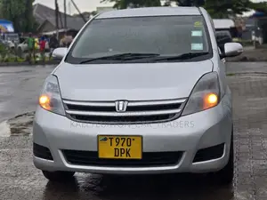 Toyota ISIS 2005 Silver