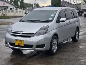 Toyota ISIS 2005 Silver