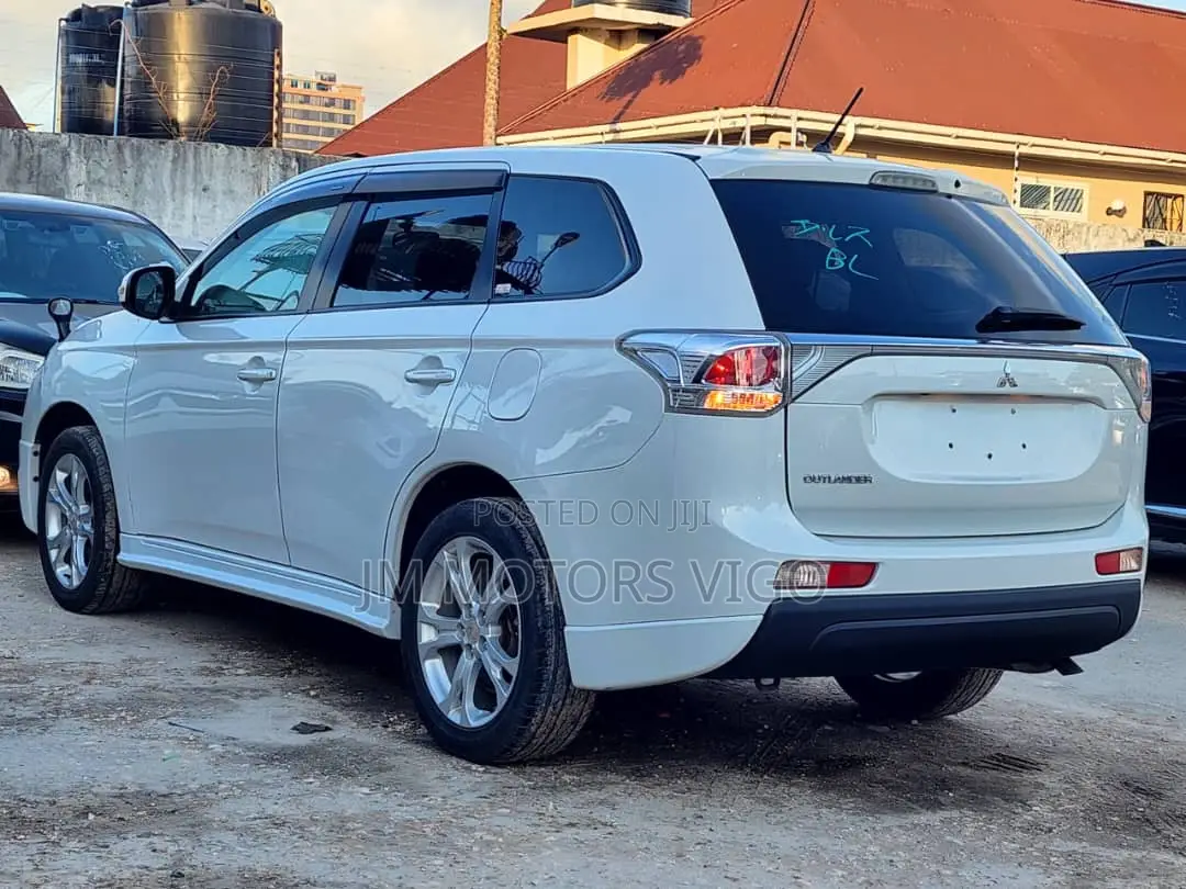Mitsubishi Outlander 2013 White