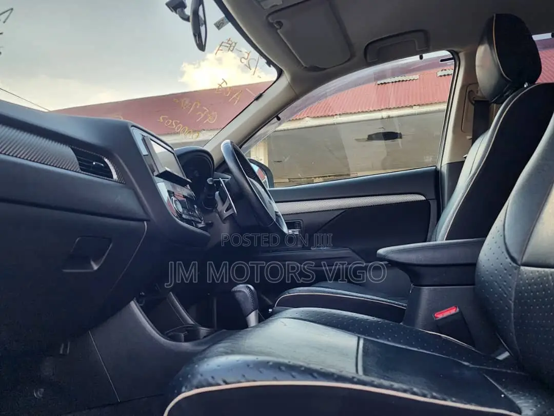 Mitsubishi Outlander 2013 White