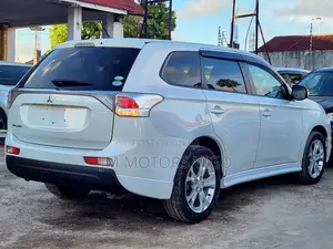 Mitsubishi Outlander 2013 White