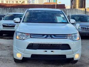 Mitsubishi Outlander 2013 White