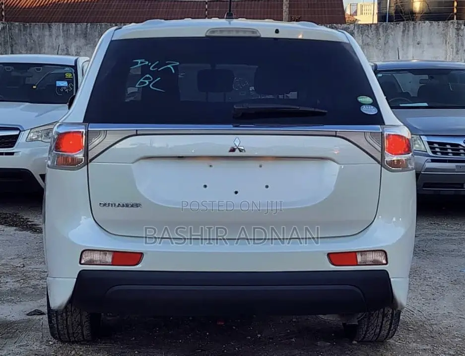 Mitsubishi Outlander 2012 White