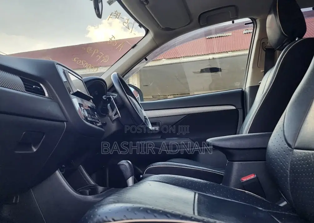 Mitsubishi Outlander 2012 White