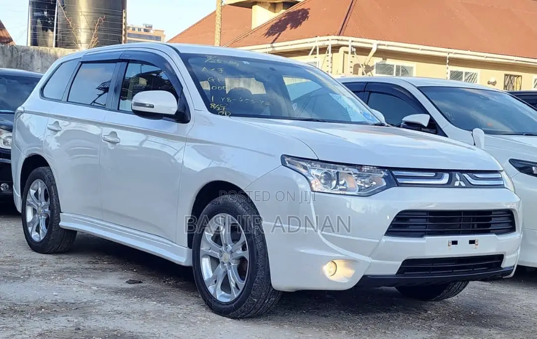 Mitsubishi Outlander 2012 White
