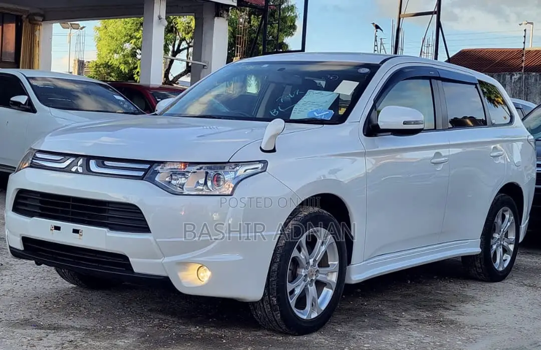 Mitsubishi Outlander 2012 White