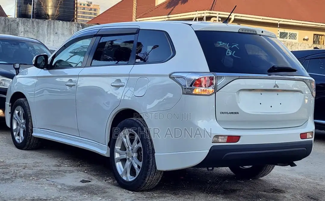 Mitsubishi Outlander 2012 White