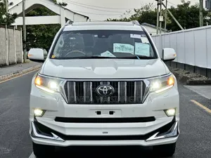 Toyota Land Cruiser Prado 2022 White