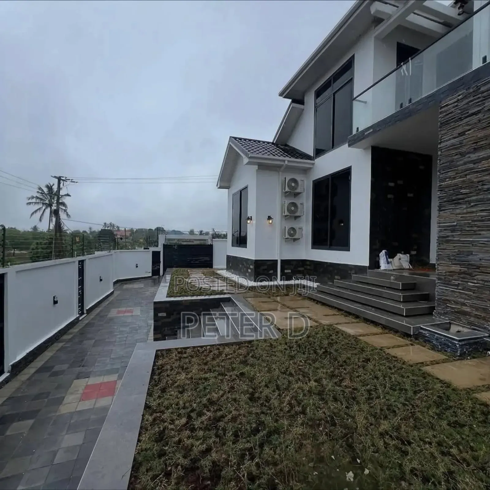 5bdrm House in Goba for sale