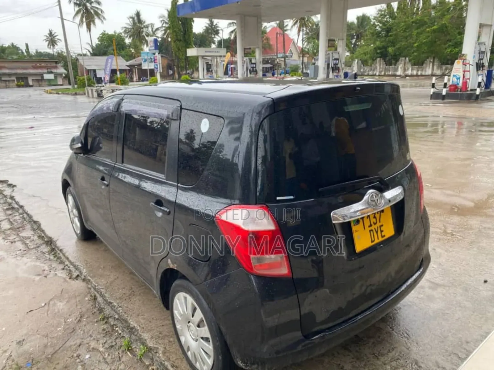 Toyota Ractis 2010 Black