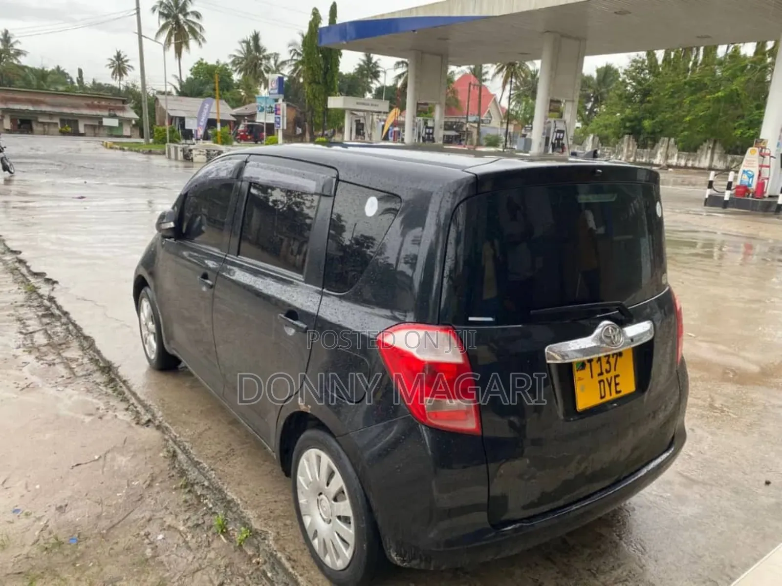 Toyota Ractis 2010 Black