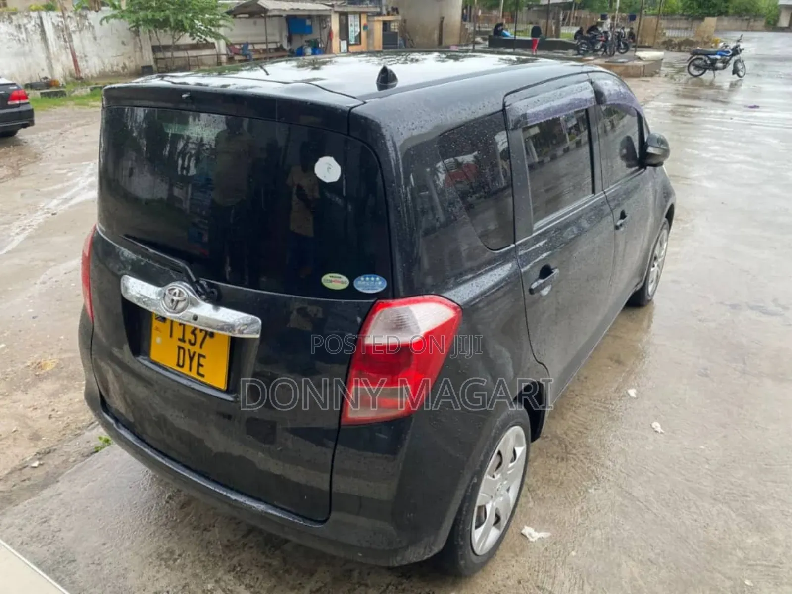 Toyota Ractis 2010 Black