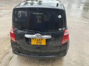 Toyota Ractis 2010 Black