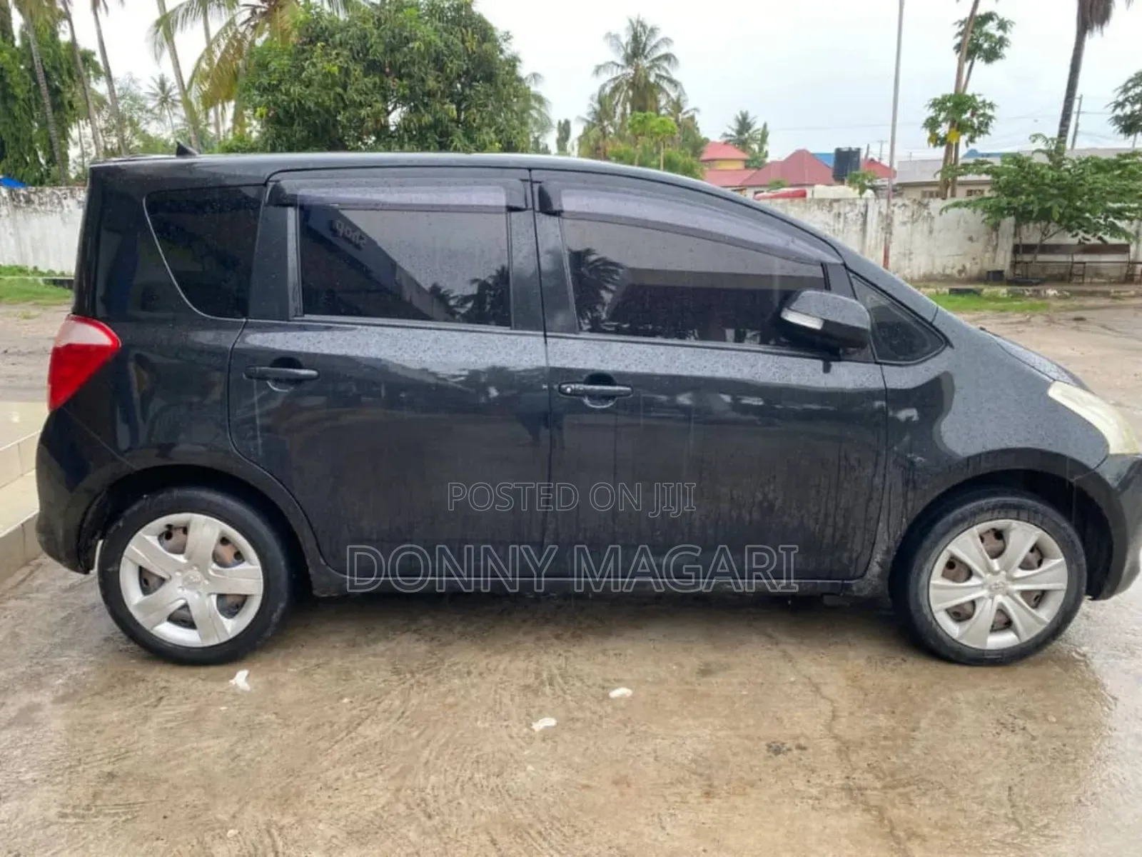 Toyota Ractis 2010 Black