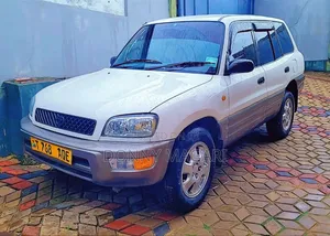 Toyota RAV4 1999 White