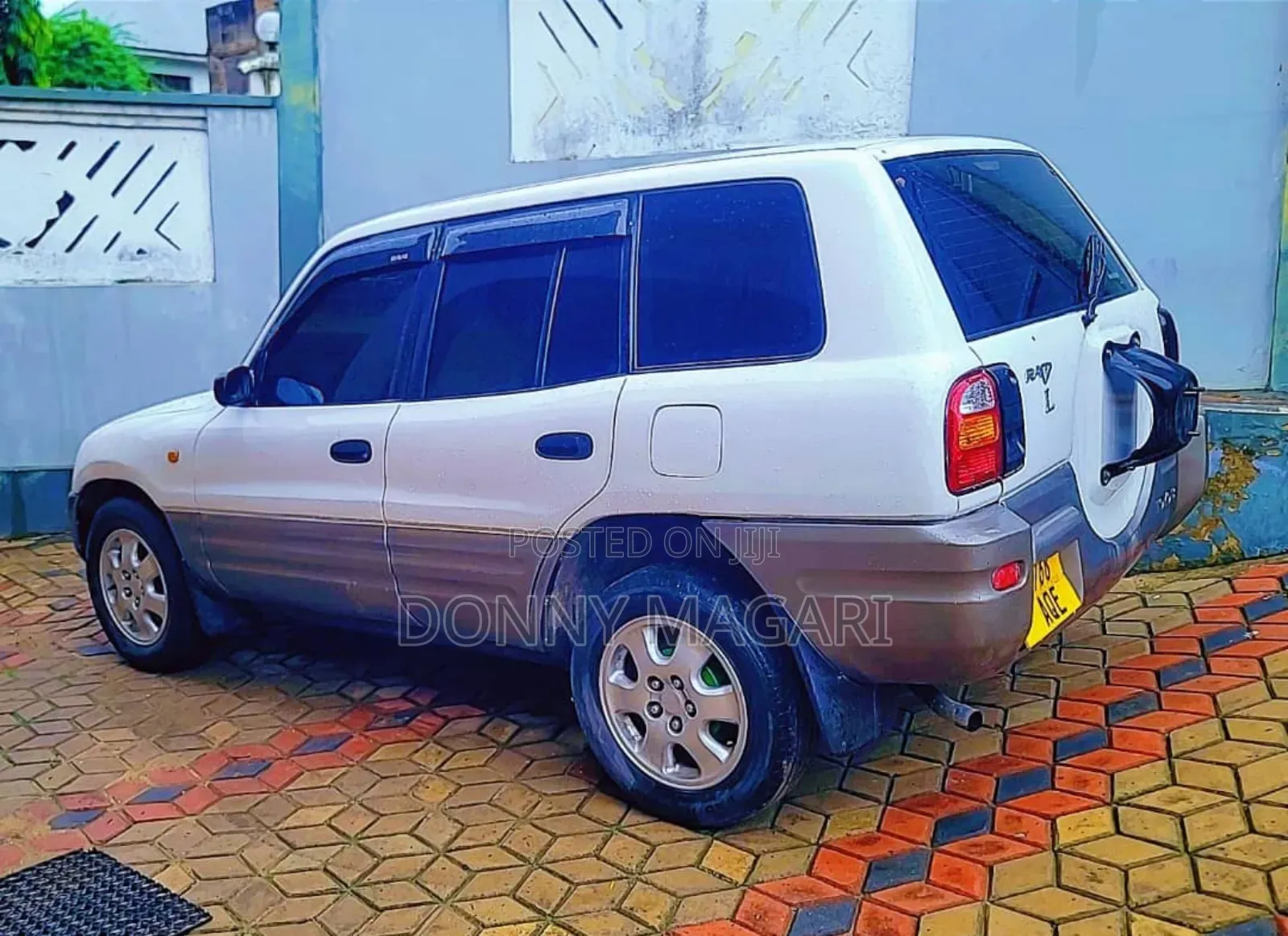 Toyota RAV4 1999 White