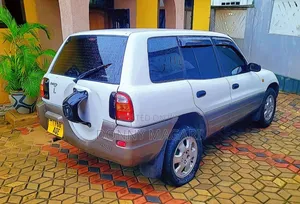 Toyota RAV4 1999 White
