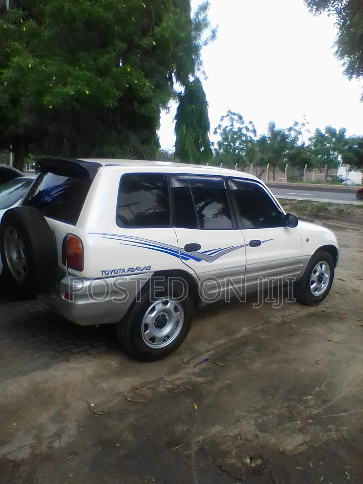 Toyota RAV4 1999 White