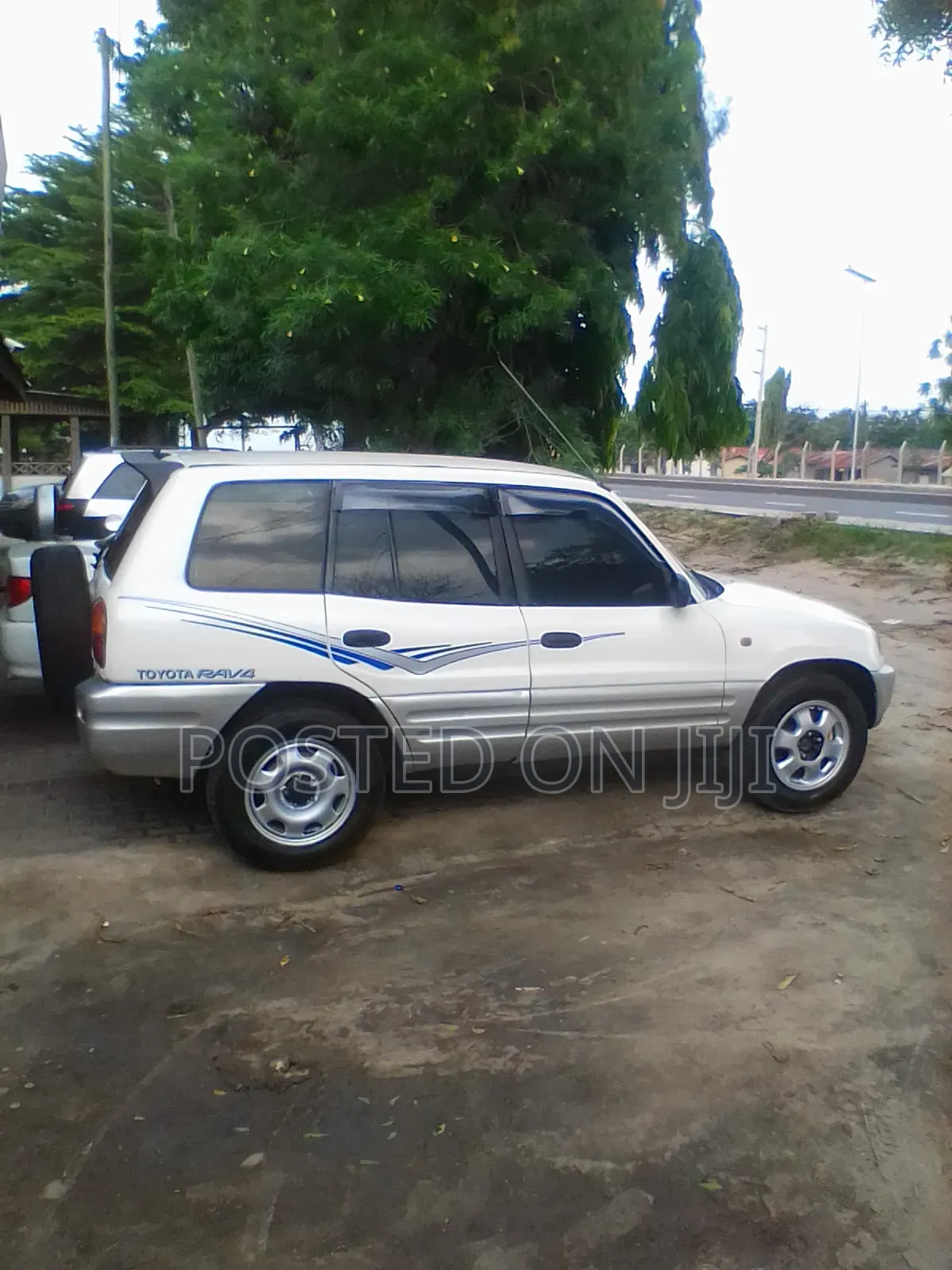 Toyota RAV4 1999 White